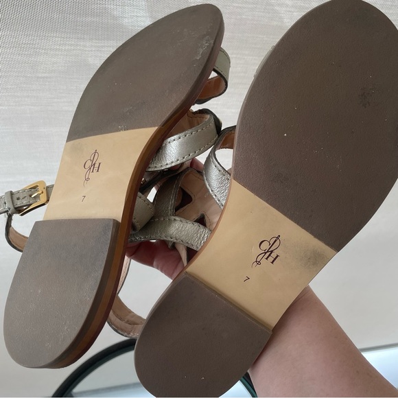 Cole Haan gold sandals with slightly different coloured insoles.  Size 7 US - Picture 9 of 10